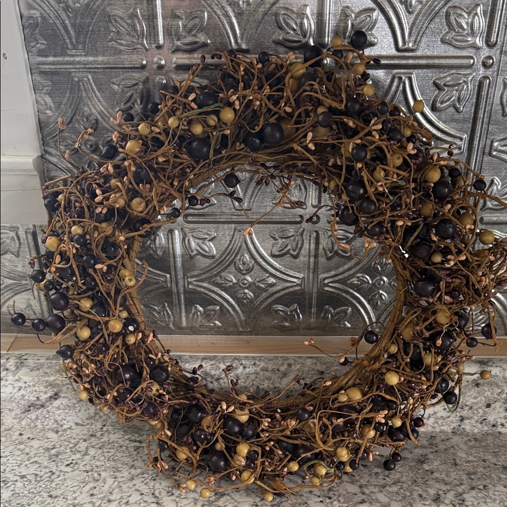 Rustic Berry Wreath - Picture 2 of 3